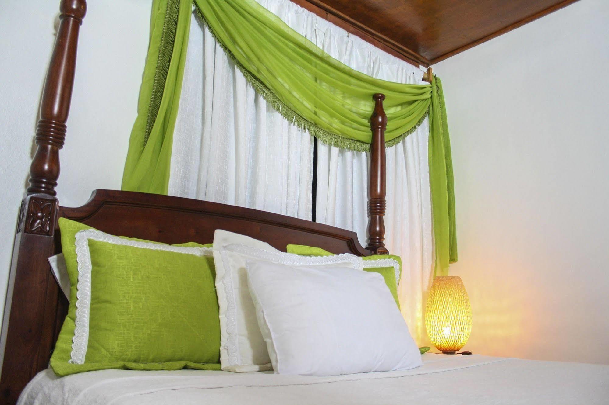 Hotel Sea Breeze Paraiso  Екстер'єр фото