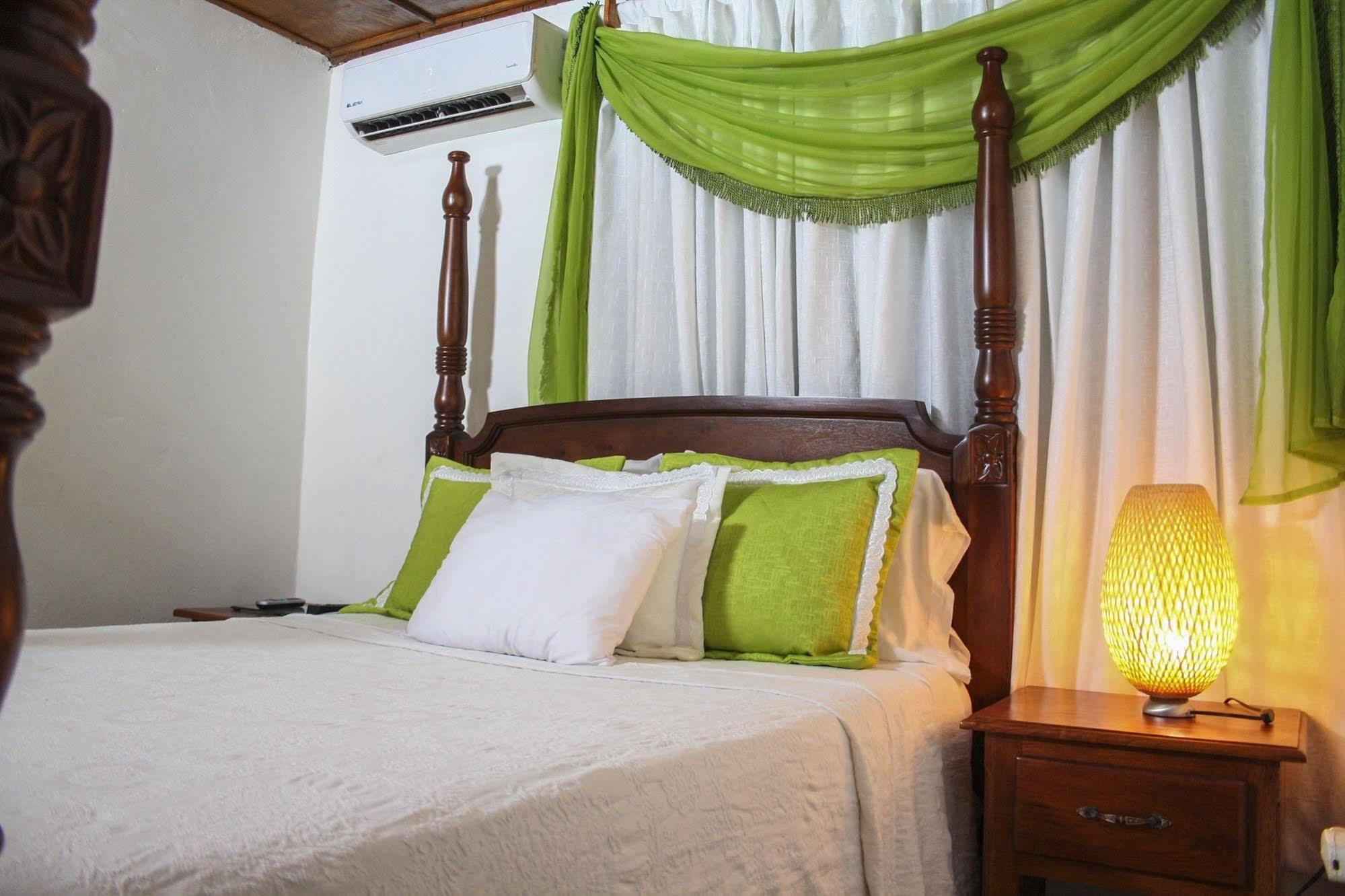 Hotel Sea Breeze Paraiso  Екстер'єр фото